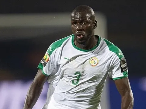 Kasper Schmeichel hé lộ sự thật về tình huống cản phá Salah