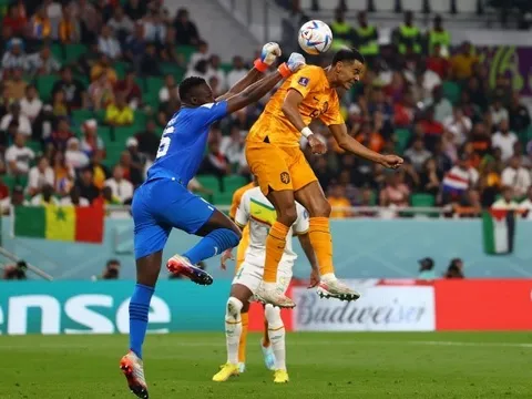 Lão tướng Malaysia chê cầu thủ nhập tịch sau khi dự đoán đội nhà sẽ cùng Việt Nam đi tiếp