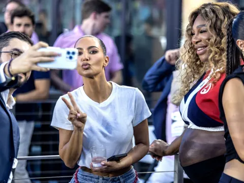 Kim Kardashian bay hơn 4000 dặm để xem Ronaldo