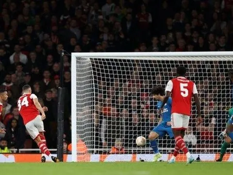 Arteta tấm tắc với bàn thắng chân phải của Xhaka