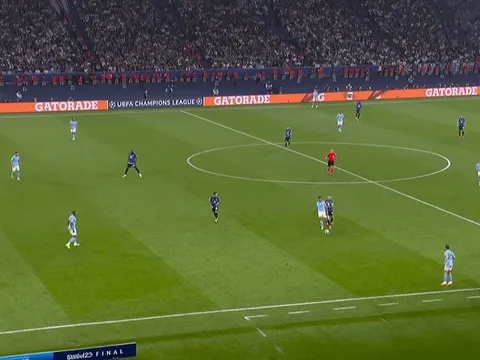 Tranh cãi Lisandro Martinez