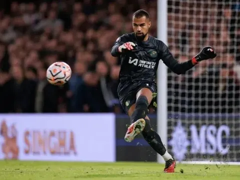 Màn trình diễn trái ngược của Kepa và Robert Sanchez cuối tuần vừa qua