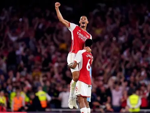 Hàng phòng ngự là tiền đề giúp Arsenal bay cao