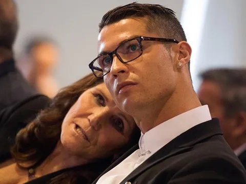 Thái độ của mẹ Ronaldo khi con trai bị treo giò