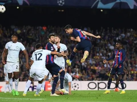 Sự thật về bức ảnh thế kỷ của Ronaldo và Messi