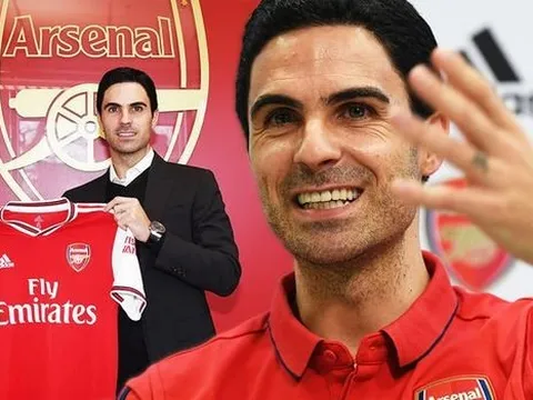 Pat Nevin khuyên Chelsea không bán nhà vô địch châu Âu