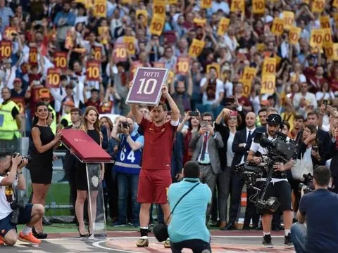 10 cầu thủ vĩ đại được treo số áo thi đấu sau khi giải nghệ