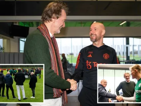 Nhân viên Man Utd tay bắt mặt mừng với "sếp" mới