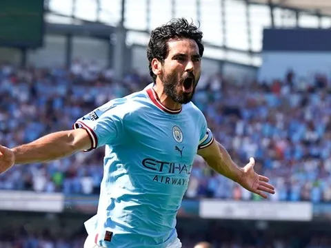 De Gea 'bám rễ' bởi cú vung chân tạo kỷ lục