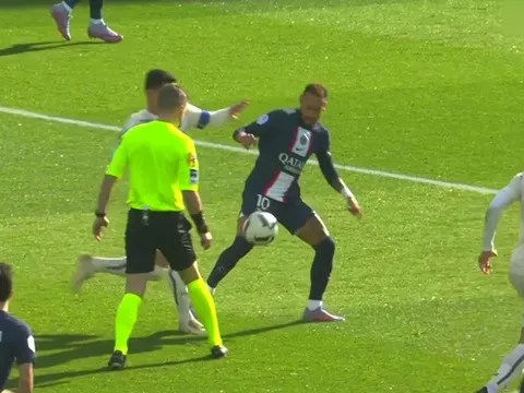 Saha lên tiếng "dạy" Hojlund cách chơi như một tiền đạo thực thụ