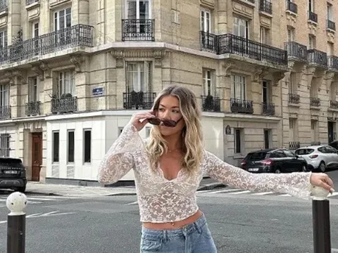 Con gái của Alan Shearer "đốt mắt" người hâm mộ bằng áo xuyên thấu