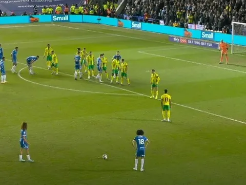 Carragher chỉ trích Arteta "làm quá"