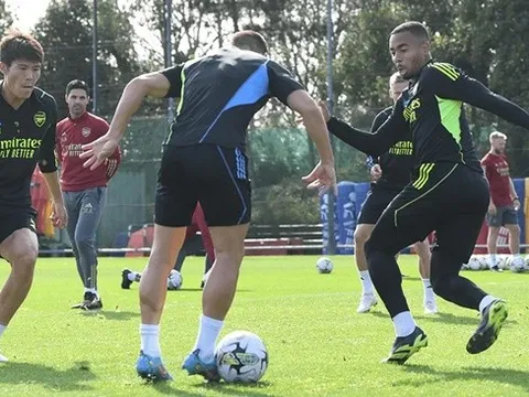 Arteta cười toe toét; Lộ thái độ của Jorginho sau sai lầm