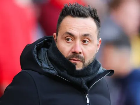 De Zerbi động viên các cầu thủ sau trận thua thảm trước Luton