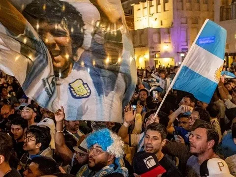 Người Argentina vét hết tiền, đến Qatar xem đội nhà đá chung kết