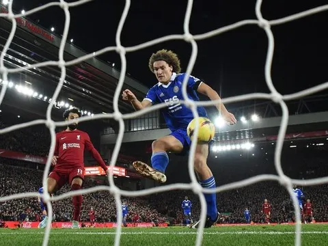 Màn trình diễn "tự hủy" của hậu vệ Leicester khiến Klopp phải ái ngại