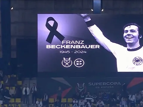 Fan Ả Rập không im lặng để tưởng nhớ Beckenbauer