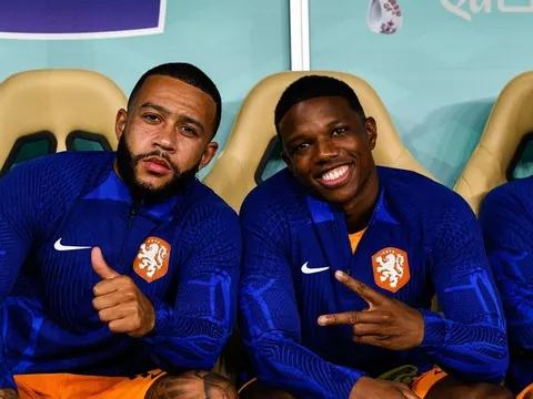 Lý do Van Gaal chưa dùng Malacia