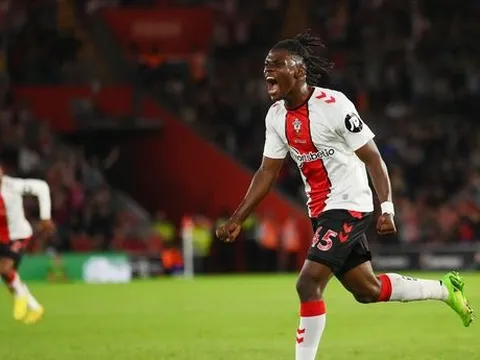 Rất nhanh chóng, tân binh thứ 4 của Arsenal lộ diện