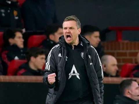 HLV tạm quyền Leeds thất vọng vì không thể thắng M.U