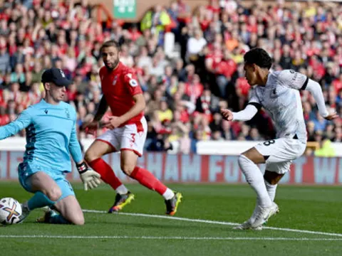Dean Henderson xuất thần, Liverpool ôm hận tại City Ground