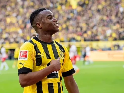 Liverpool cạnh tranh 3 ông lớn giành thần đồng Dortmund