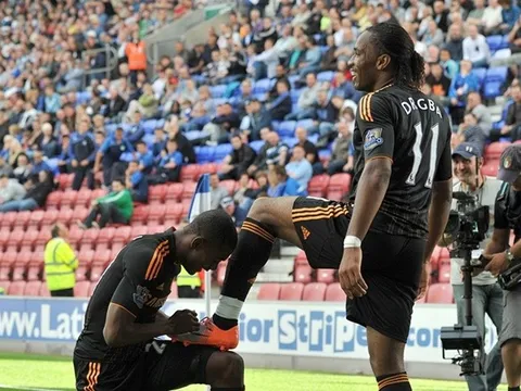 10 màn oanh tạc sân khách kinh hoàng nhất lịch sử Premier League: Cuồng phong The Kop