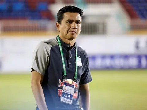 Kiatisuk úp mở chia tay HAGL; Nhiều cầu thủ Trung Quốc không muốn tham dự Asiad 19