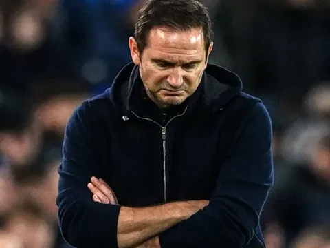 10 trận không thắng, Lampard vẫn chưa bị sa thải