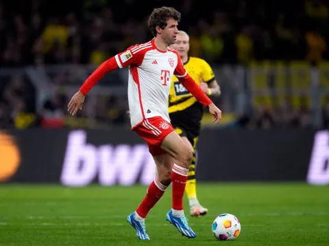 Muller gạch tên Dortmund ra khỏi cuộc đua vô địch Bundesliga