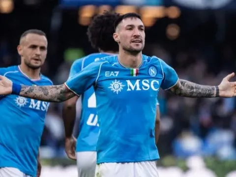 Napoli tràn đầy sinh khí trước Barca