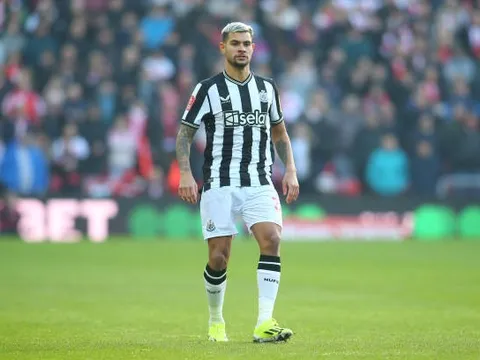 Collymore: "Newcastle sẽ không hy sinh Bruno Guimaraes"
