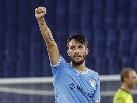 Thua derby thủ đô, Roma của Jose Mourinho bị chế giễu