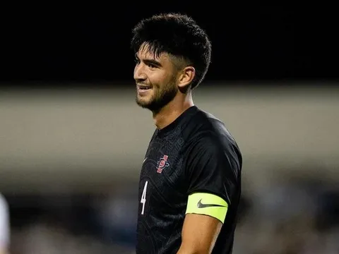 Việt kiều Mỹ cao 1m88 muốn khoác áo ĐT Việt Nam; Hoàng Đức nói về HLV Troussier