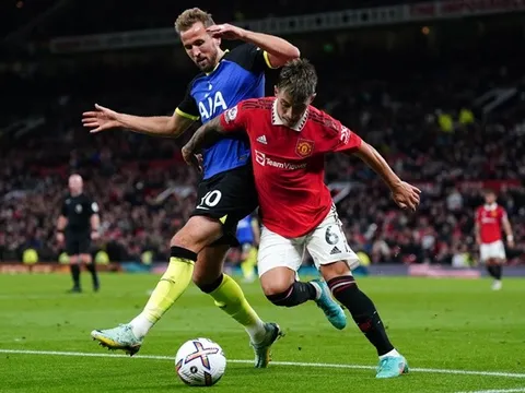 Man Utd gia nhập cuộc đua chiêu mộ Calvin Ramsay