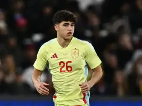 Thần đồng Barca lên tuyển, phá ngay kỷ lục của Ramos