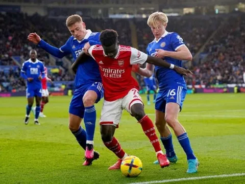 Saka thành mục tiêu đốn hạ, Arteta chất vấn trọng tài