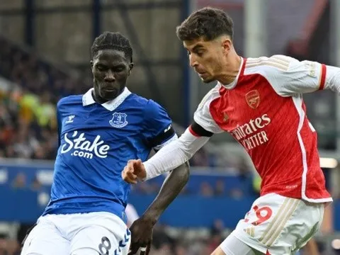 Barca tranh máy quét 60 triệu bảng với Arsenal