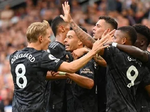 Toàn cảnh vụ Liverpool - Michael Edwards