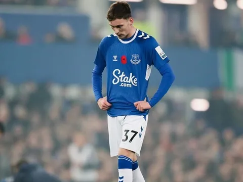 Cựu tiền vệ M.U: "Tôi chưa bao giờ nghĩ mình sẽ phải lo trụ hạng"