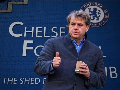 Ông chủ Chelsea gây tò mò cho Alan Shearer