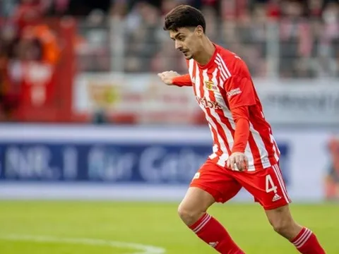 Real từ chối trung vệ Bundesliga