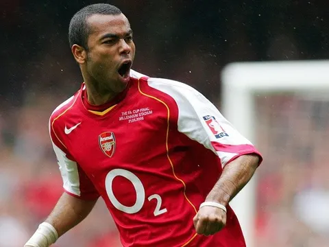 11 ngôi sao bị Wenger tống khứ tại Arsenal: Huyền thoại bị căm ghét