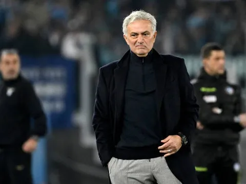 Mourinho có 30 ngày để giữ chiếc ghế tại Roma