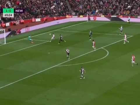 Nhìn sao Arsenal dứt điểm 1 chạm, Fabregas thốt lên 2 câu