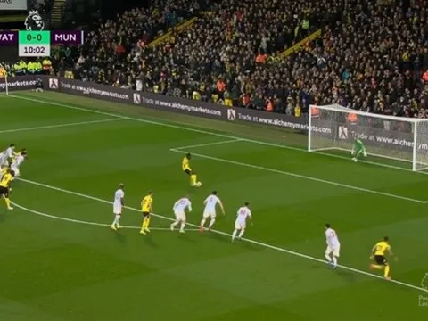 "Hai trong số những quả penalty thảm họa nhất"