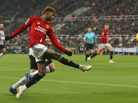 Rashford đá như chấp người, Ten Hag nói đúng 1 câu