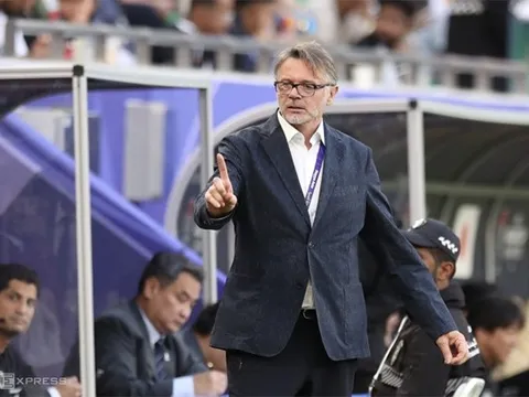 HLV Troussier: "ĐT Việt Nam có thể hướng đến vị trí nhì bảng"
