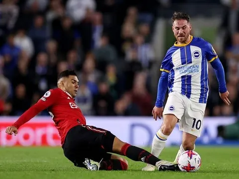 12 lần thu hồi bóng, thắng 8 tranh chấp: Cơn ác mộng của Man Utd