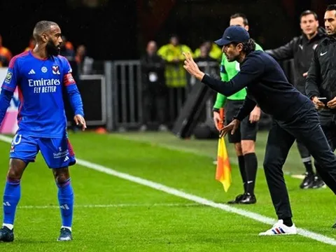 Fabio Grosso trút giận lên học trò trước khi bị sa thải